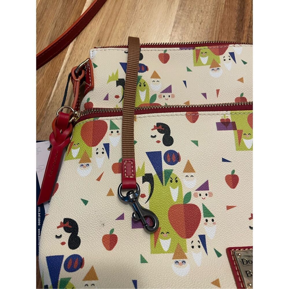 Disney Dooney & Bourke Bag - Snow White And The Seven Dwarfs - Crossbody - Picture 5 of 9